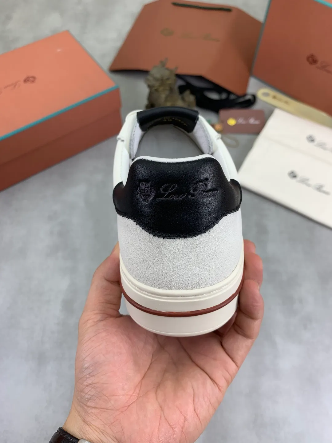 Men's men's shoes 💰P560 New style 💰High quality The latest casual shoes Loro Piana 💯Top grade💯Buy the original copy💯 Founded the existing Loro Piana company on April 24, 1924. It is now the sixth generation of family business, providing top quality products to customers who are discerning in taste and quality. Imported original fly woven fabric with cowhide fabric, plain calfskin lining. Hand-sewn thread with cowhide feet. Original packaging. Number of yards: 38-44 (customized for 45 and 46). 2️⃣ colors available.